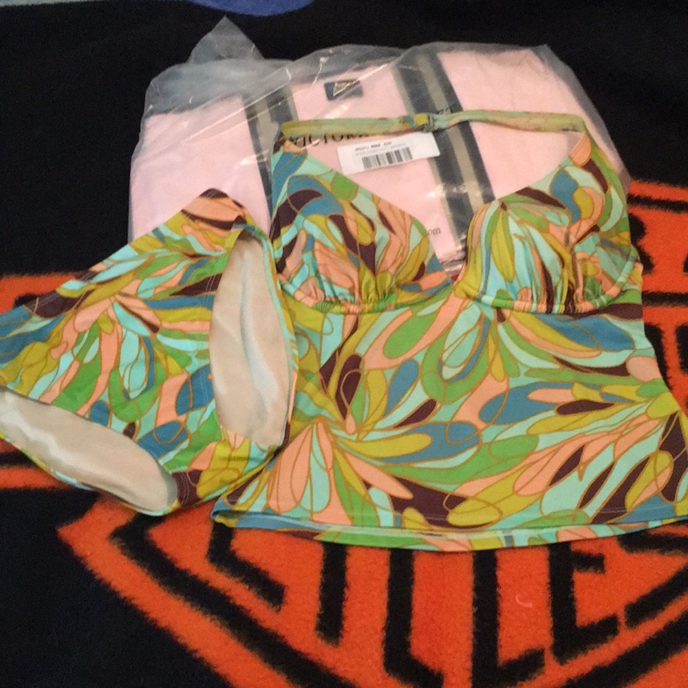 VS HALTER SET W/FREE VS BAG TOP 38C BOTTOM-M 👙